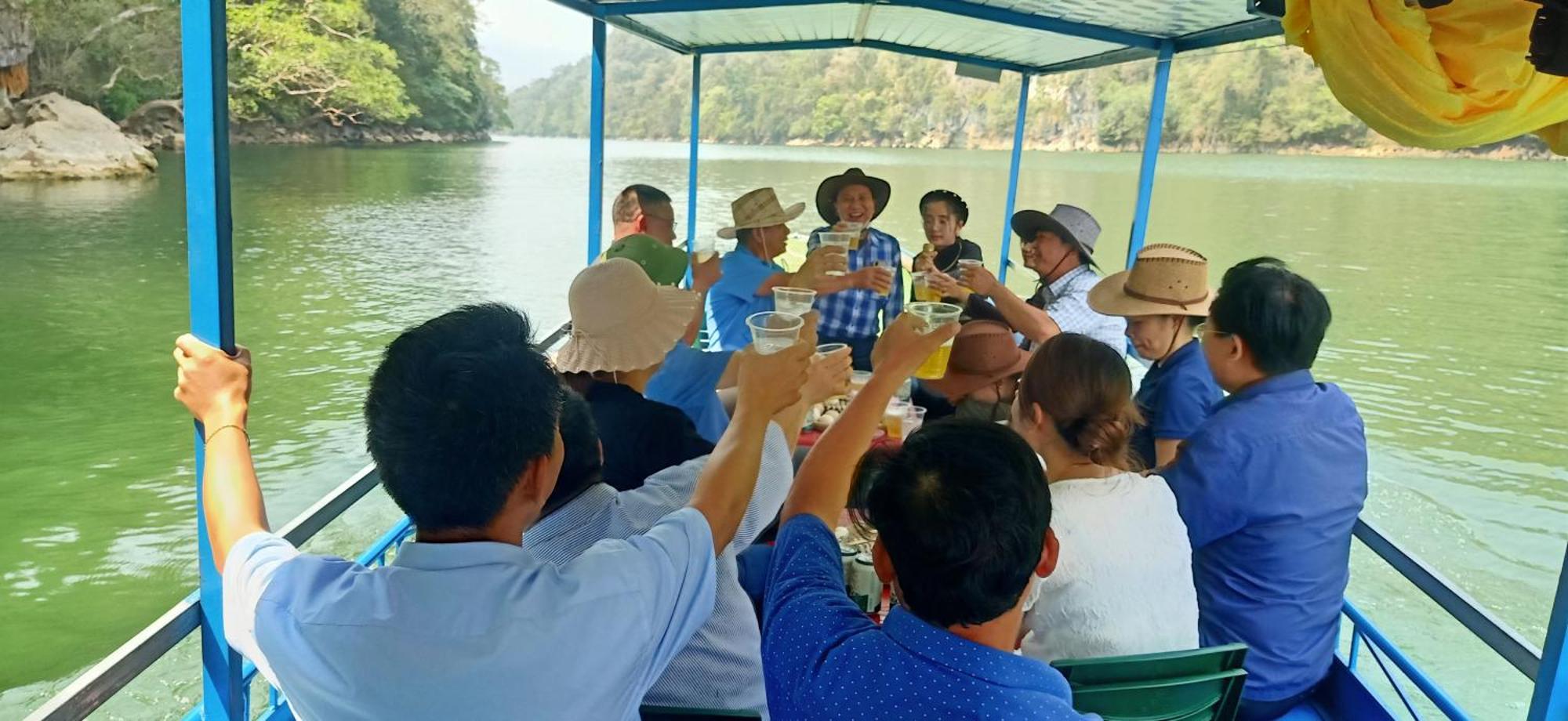 Ba Be Green Bac Kan Exteriör bild